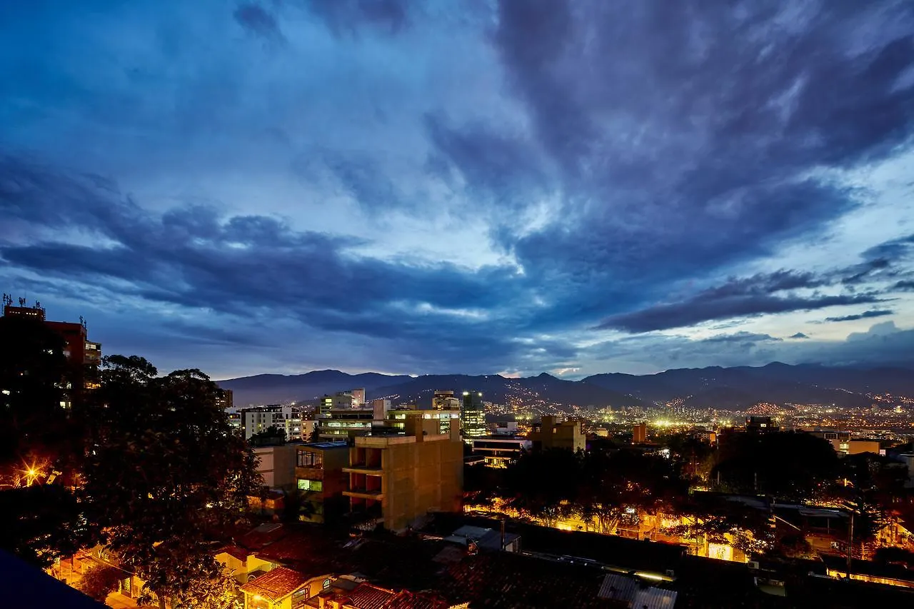 14 Urban Hotel 메딜린 4*,